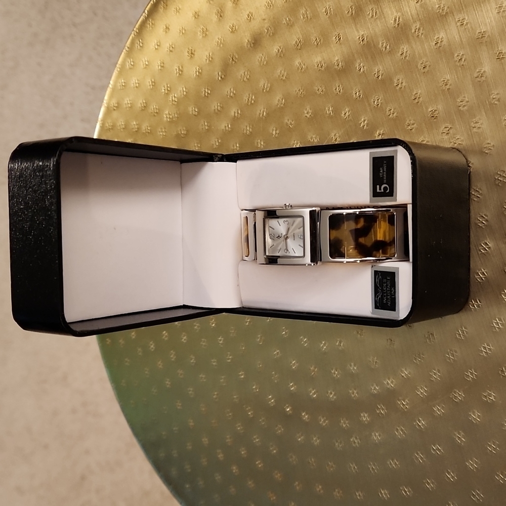 Leopard translucent watch - Picture 2 of 2